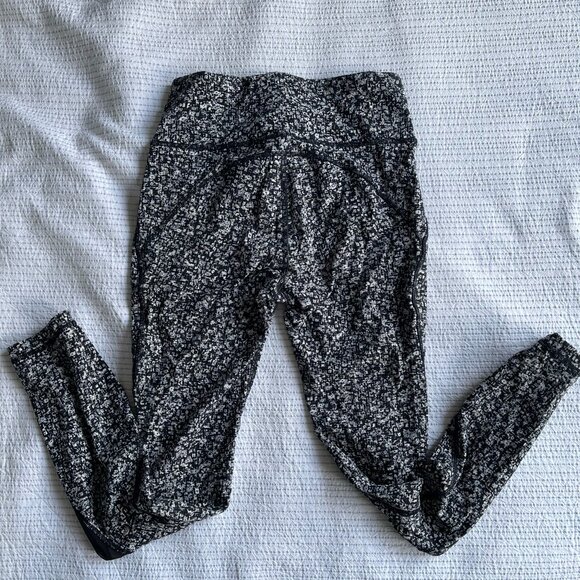 Lululemon Invigorate 7/8 Tight - Picture 6 of 8